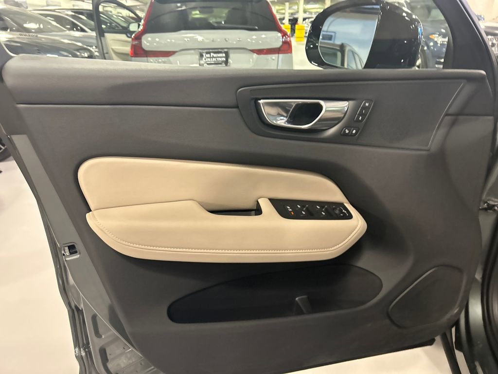 Used 2026 Volvo XC60 B5 Core w/ Climate Package image 9