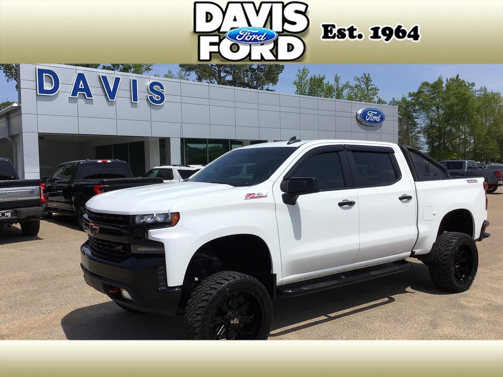 Used 2021 Chevrolet Silverado 1500 LT Trail Boss w/ Convenience Package II AWD/4WD image 1