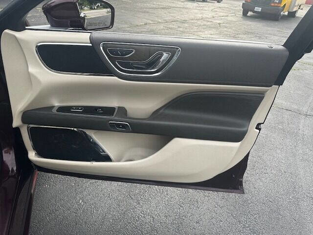 Used 2017 Lincoln Continental Select FWD image 22