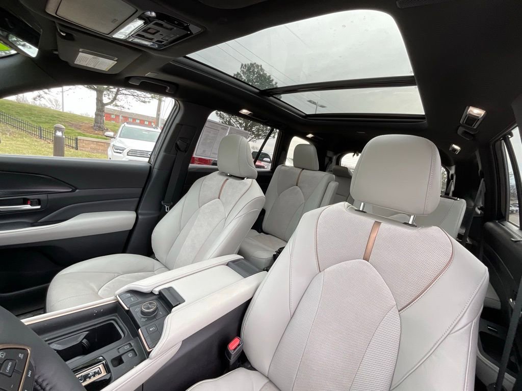 Certified 2025 Toyota Grand Highlander AWD Hybrid image 10