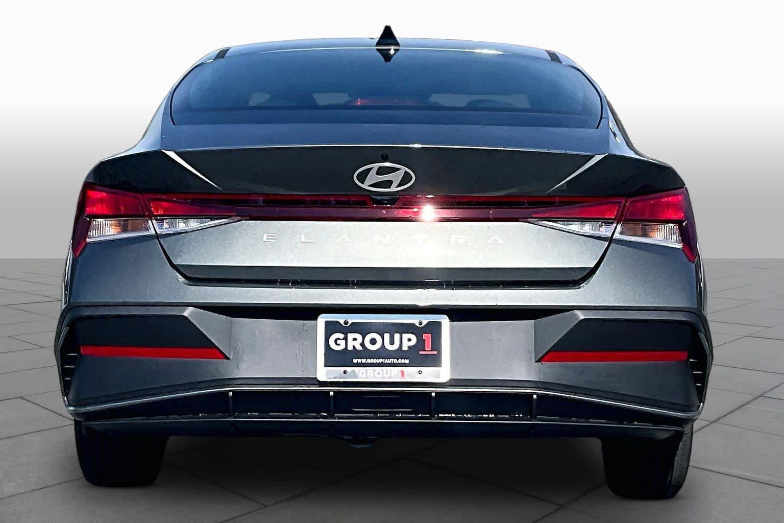 New 2026 Hyundai Elantra SE FWD image 4