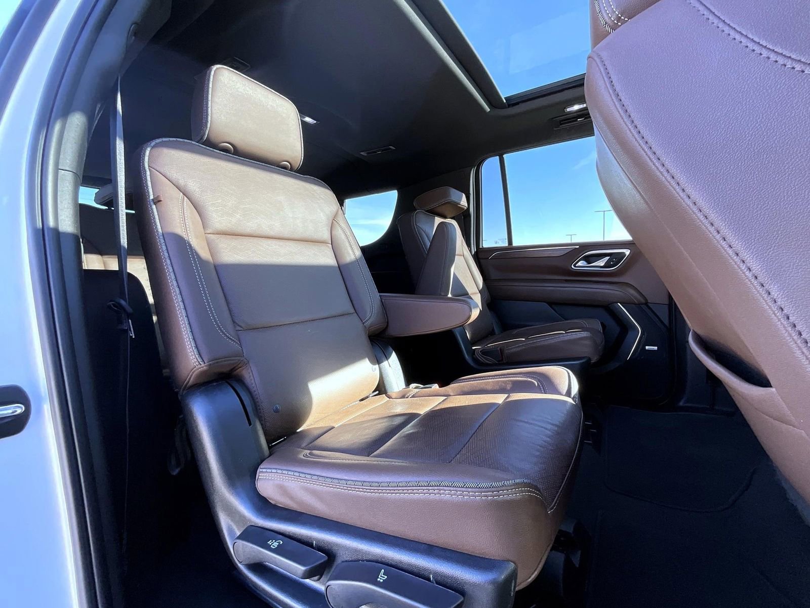 Used 2023 Chevrolet Suburban High Country image 22