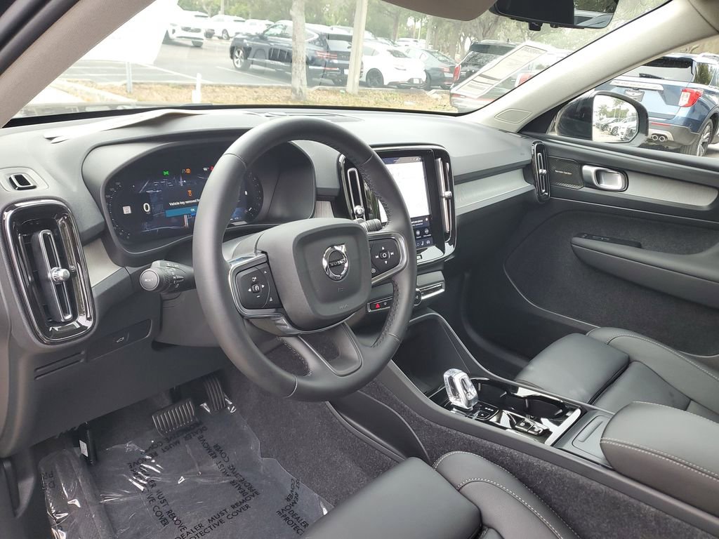 Certified 2026 Volvo XC40 B4 Plus w/ Protection Package Premier image 24