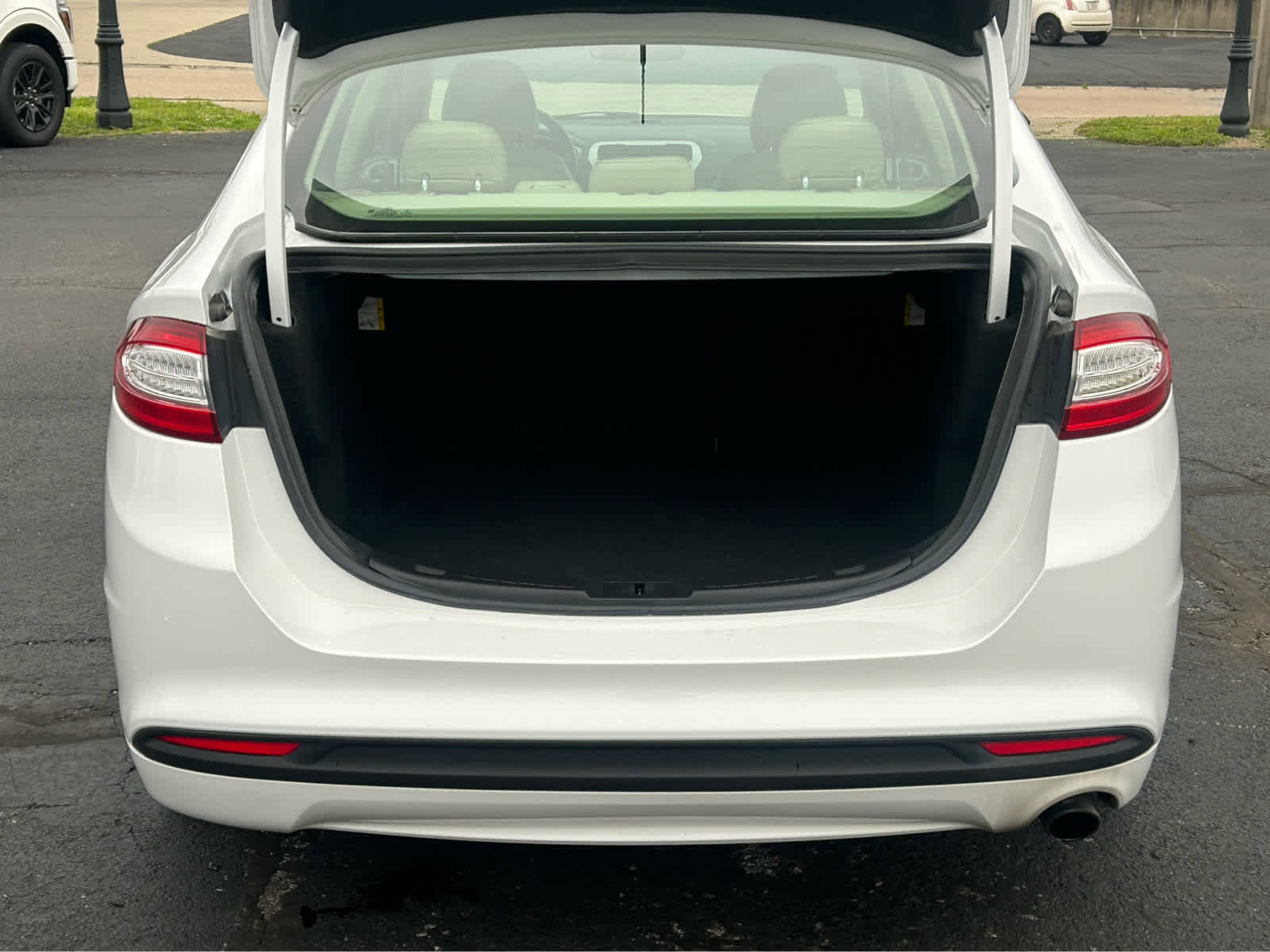 Used 2014 Ford Fusion SE w/ Equipment Group 202A FWD image 6