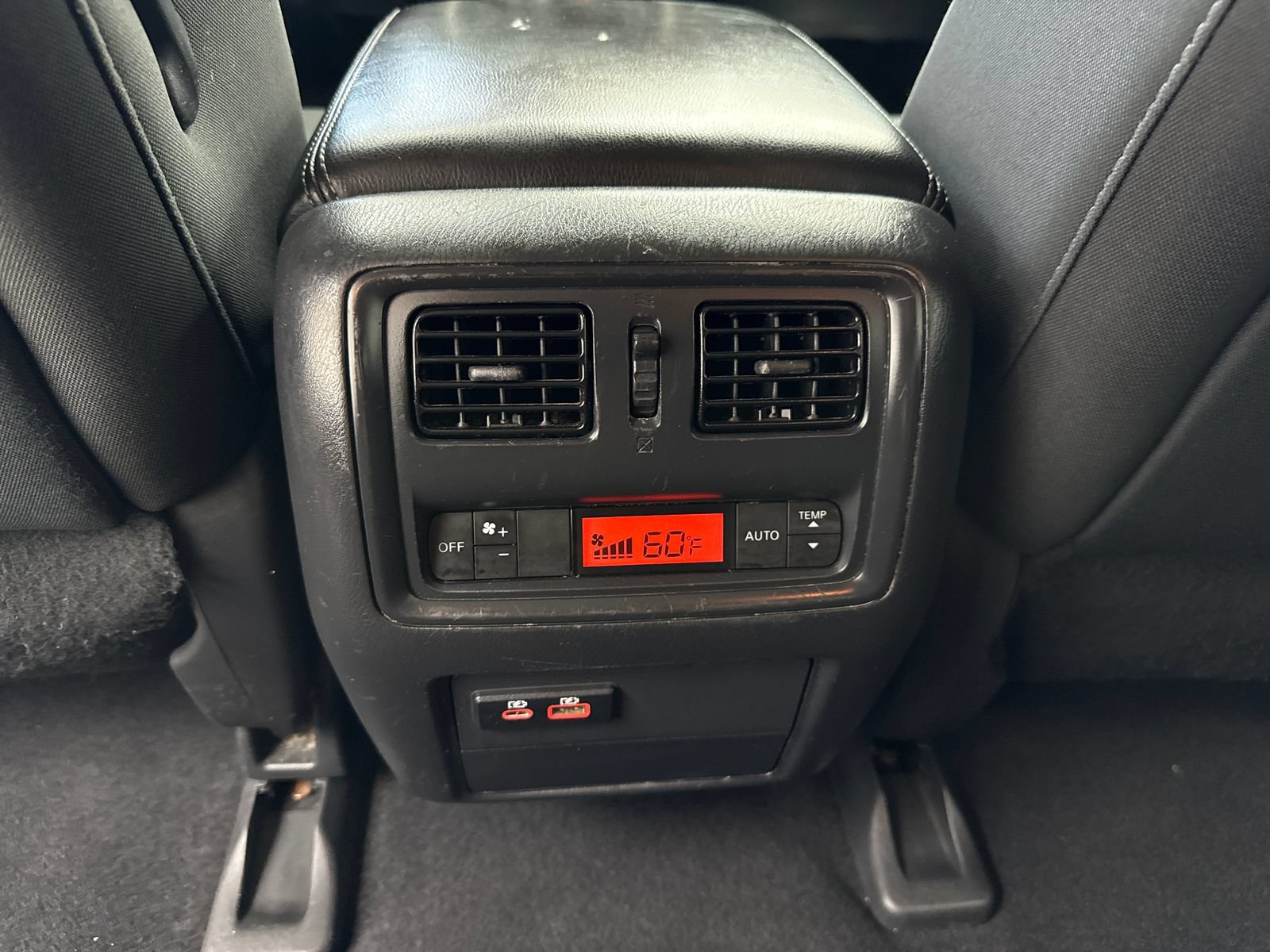 Used 2020 Nissan Pathfinder SV FWD image 36