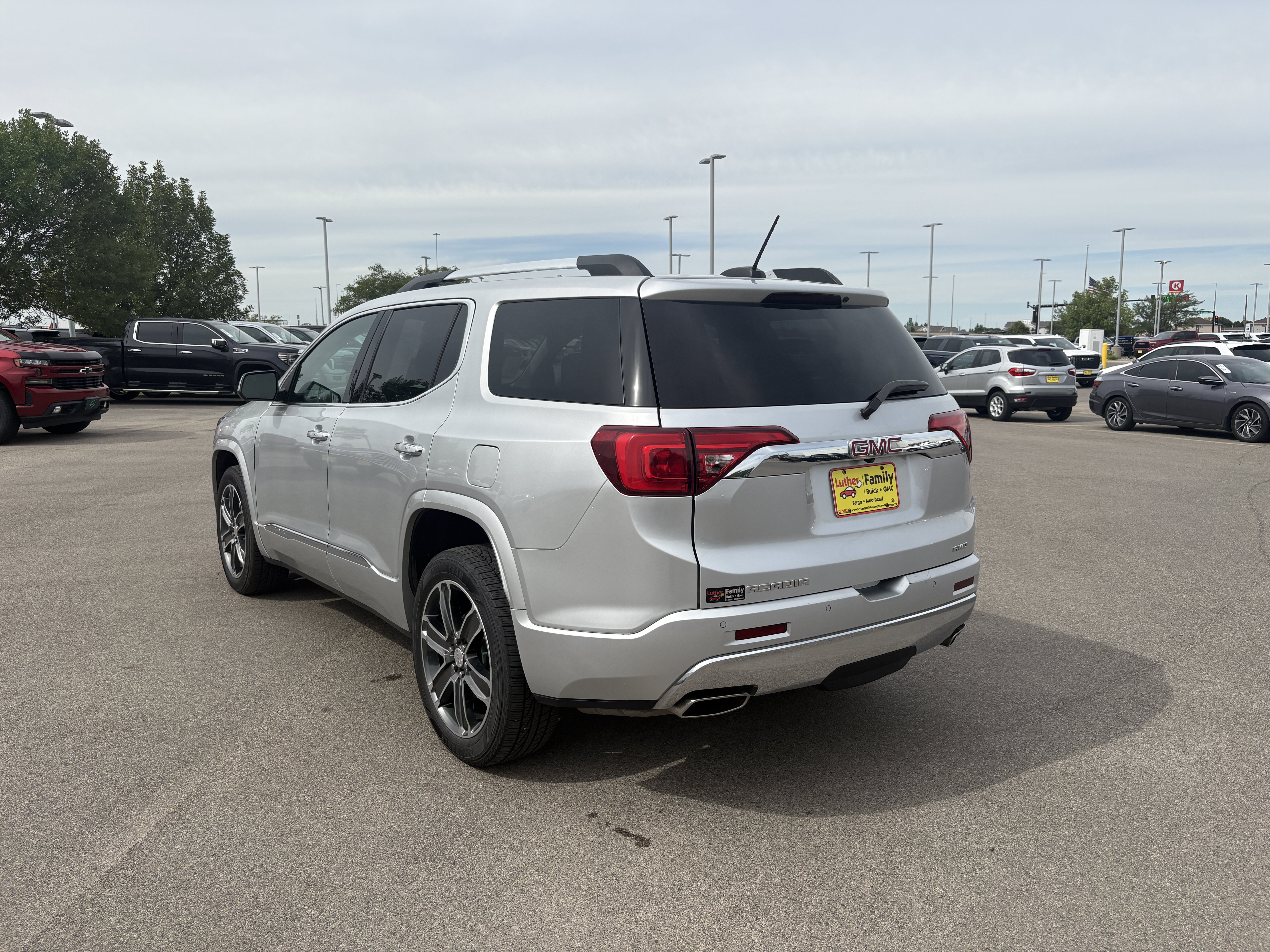 Used 2018 GMC Acadia Denali AWD/4WD image 4