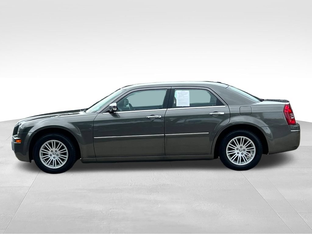 Used 2010 Chrysler 300 Touring RWD image 13