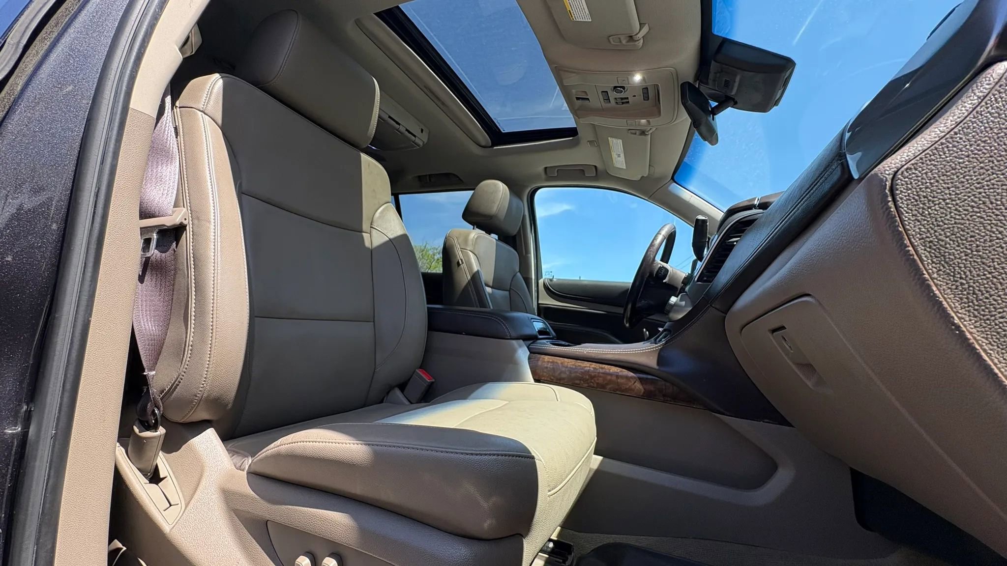 Used 2018 Chevrolet Suburban LT w/ LT Signature Package AWD/4WD image 32