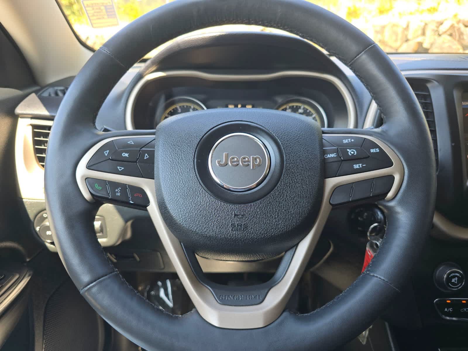 Used 2015 Jeep Cherokee Latitude w/ Cold Weather Group AWD/4WD image 11