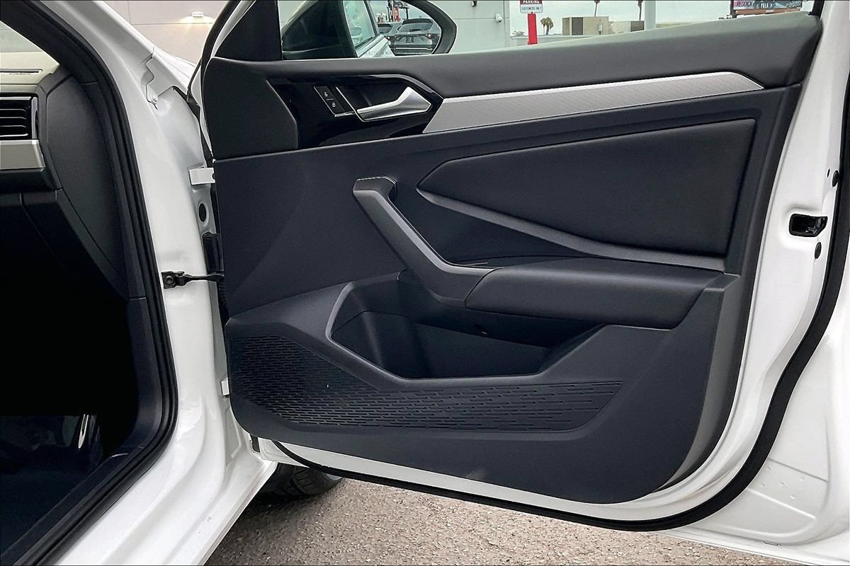 Used 2019 Volkswagen Jetta R-Line w/ R-Line Cold Weather Package FWD image 22