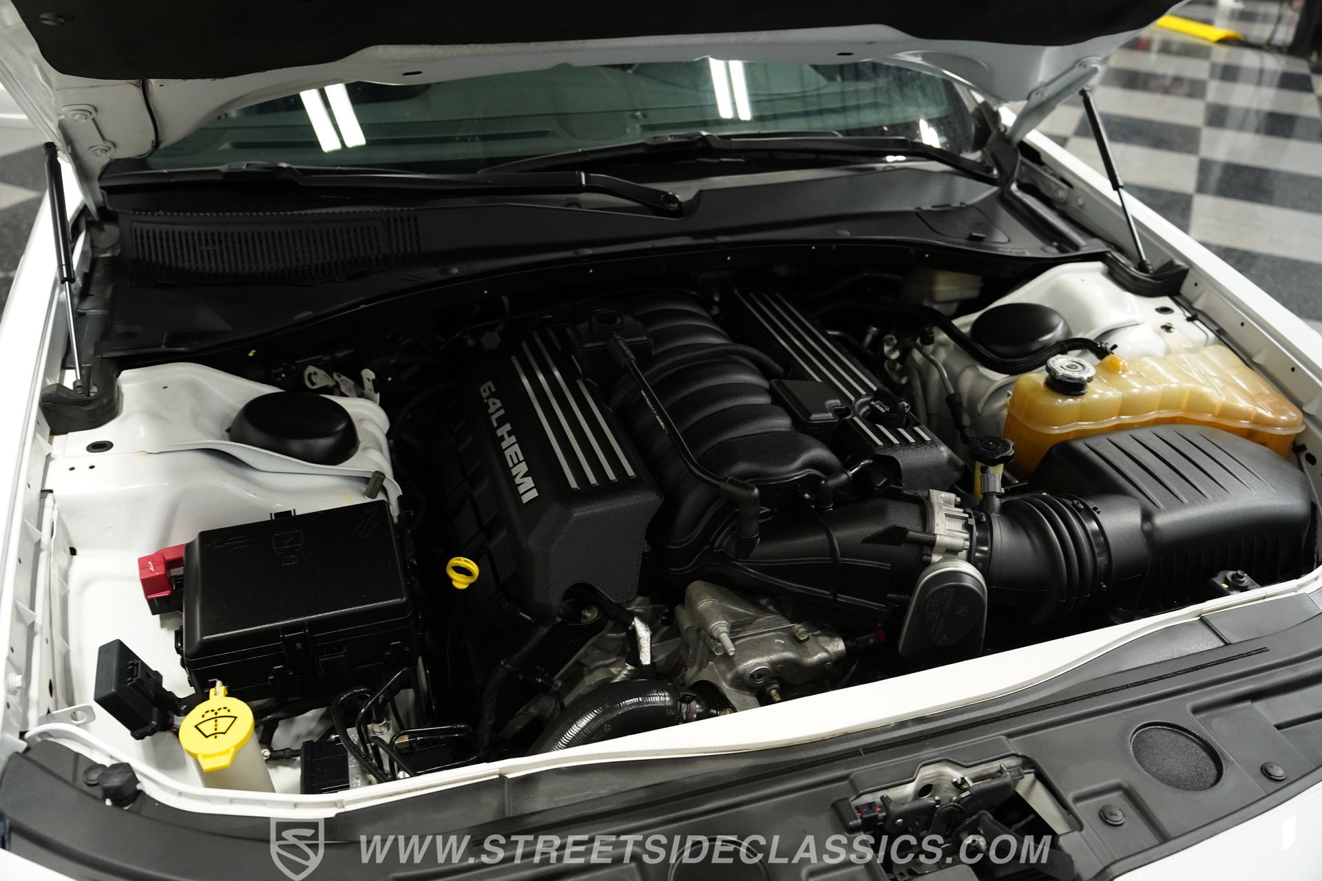 Used 2012 Chrysler 300 SRT8 w/ 19-Premium Speaker Group image 31