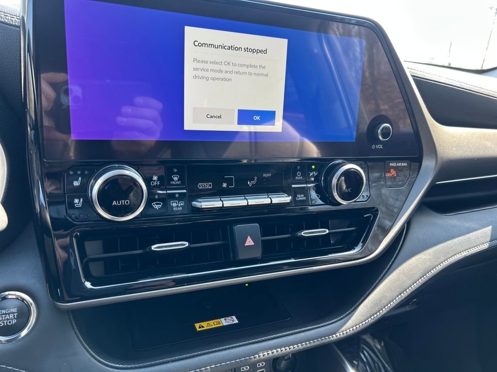 Used 2023 Toyota Highlander Limited image 14