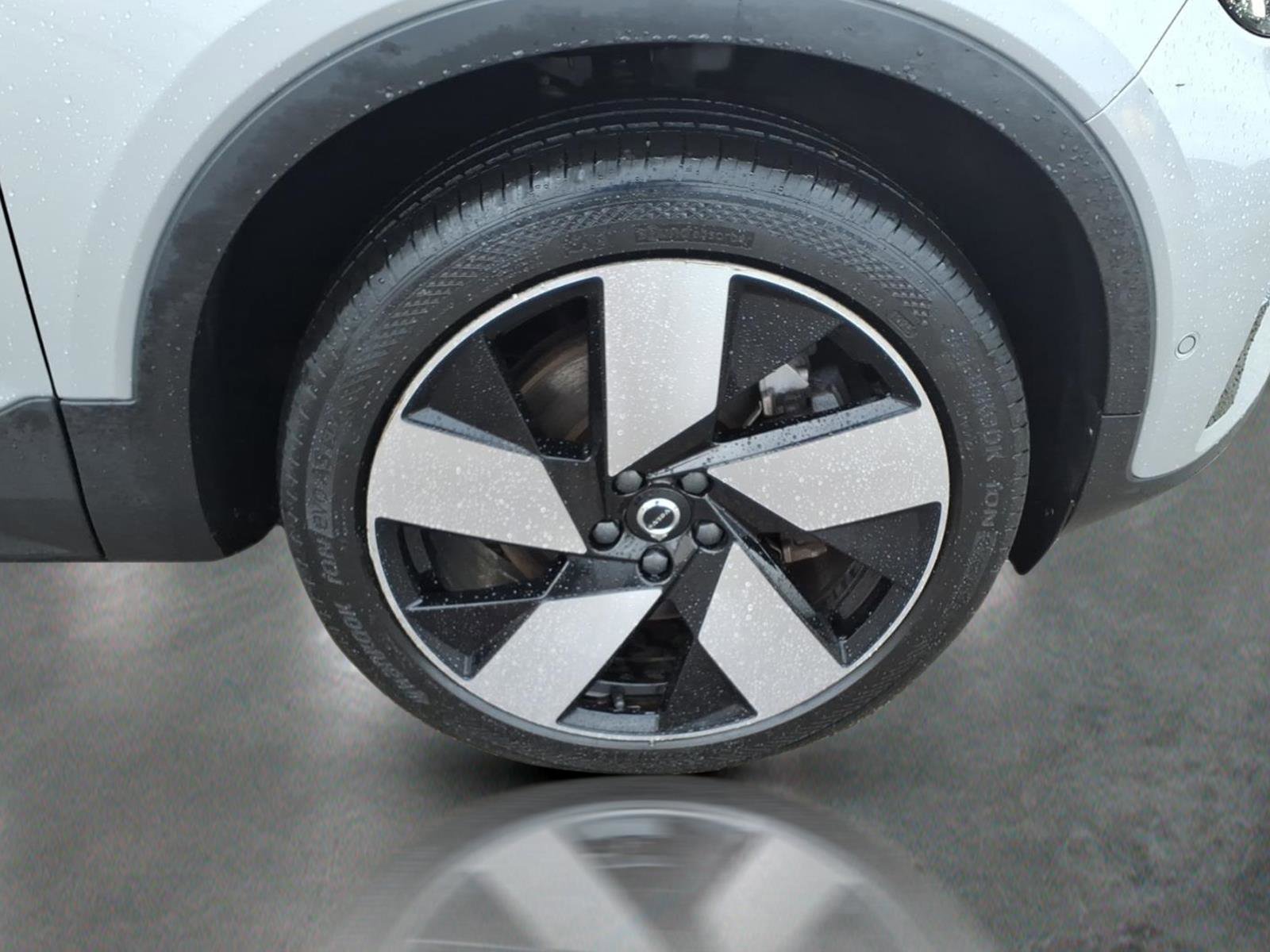 Used 2023 Volvo XC40 Recharge Ultimate image 10