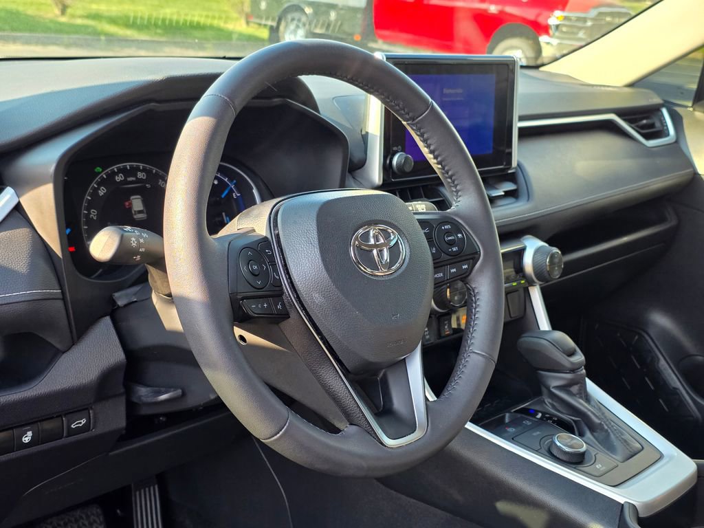 Used 2024 Toyota RAV4 XLE w/ Convenience Package AWD/4WD image 11