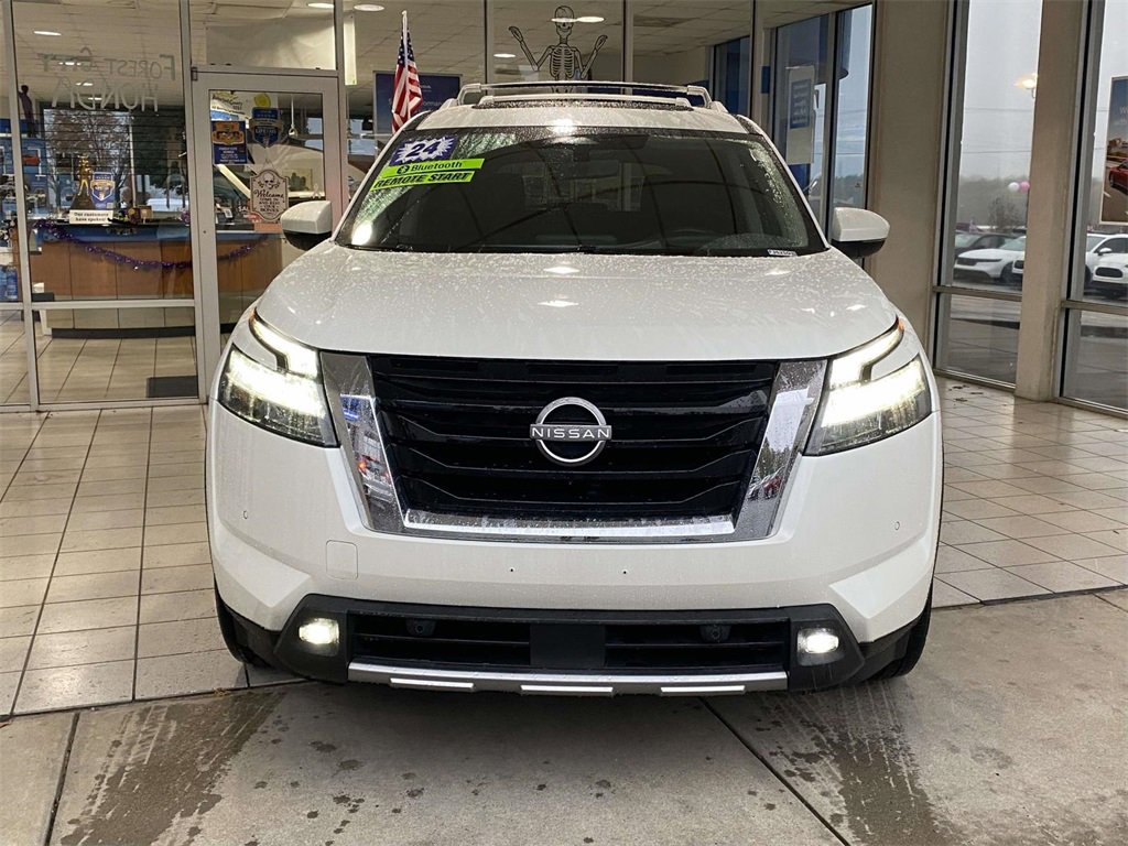 Used 2024 Nissan Pathfinder Platinum w/ Cargo Package image 7