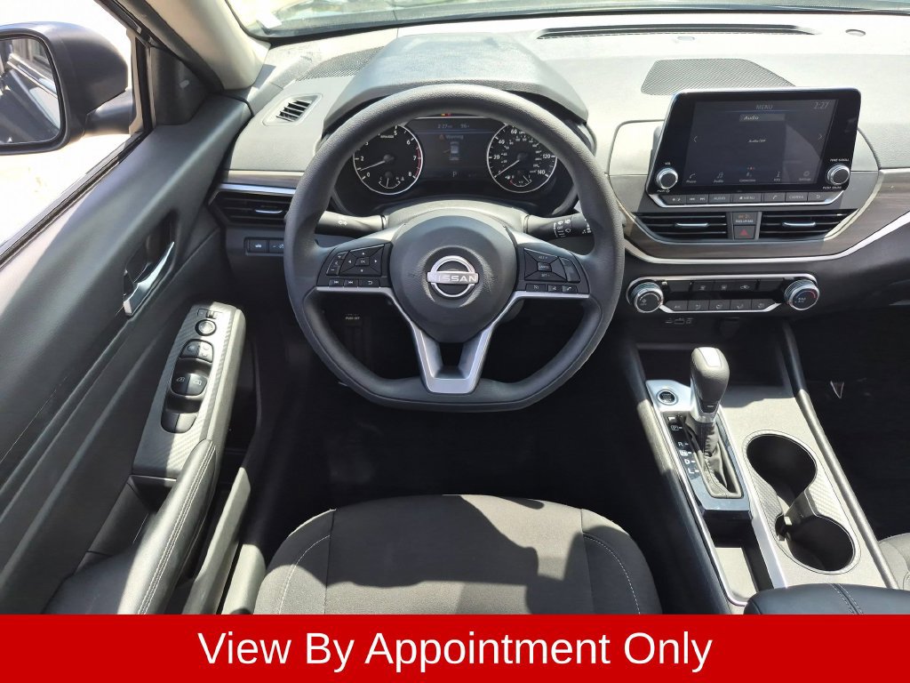 Used 2025 Nissan Altima 2.5 SV FWD image 25
