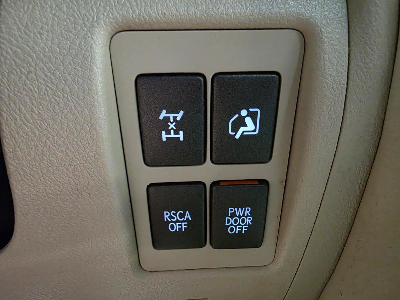 Used 2013 Lexus LX 570 4WD w/ Luxury Pkg w/Pre-crash image 46