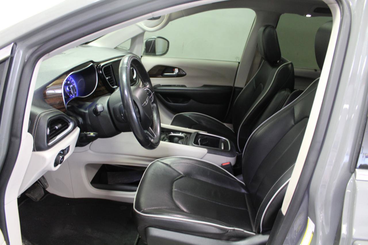 Used 2022 Chrysler Pacifica Limited image 21