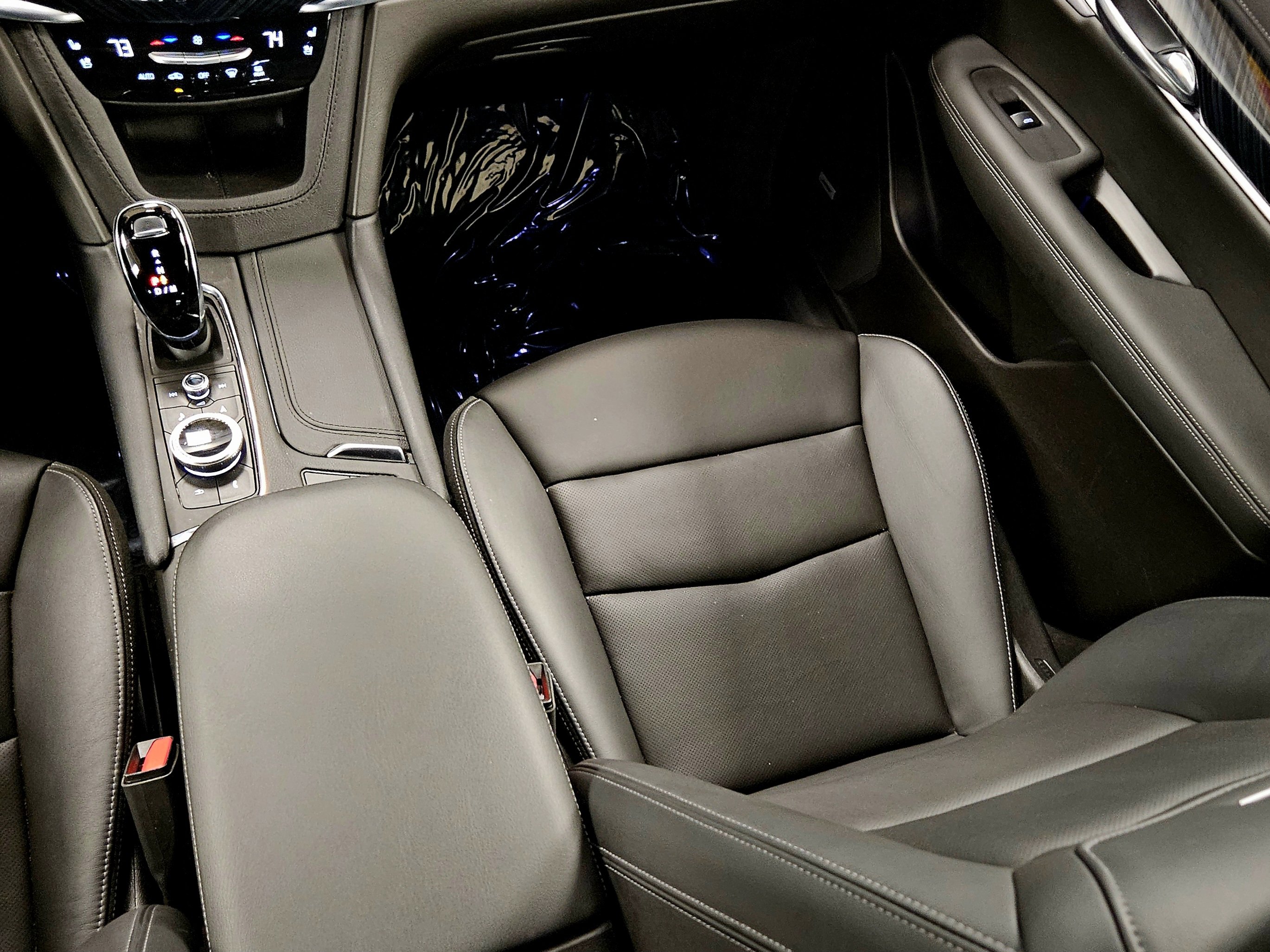 Used 2024 Cadillac XT6 Premium Luxury w/ Technology Package AWD/4WD image 16