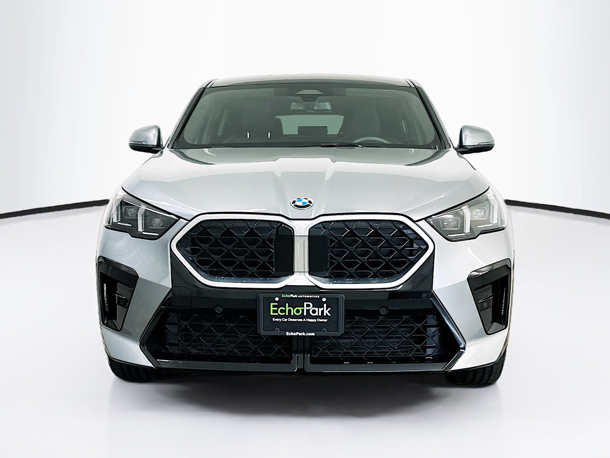 Used 2025 BMW X2 xDrive28i AWD/4WD image 2