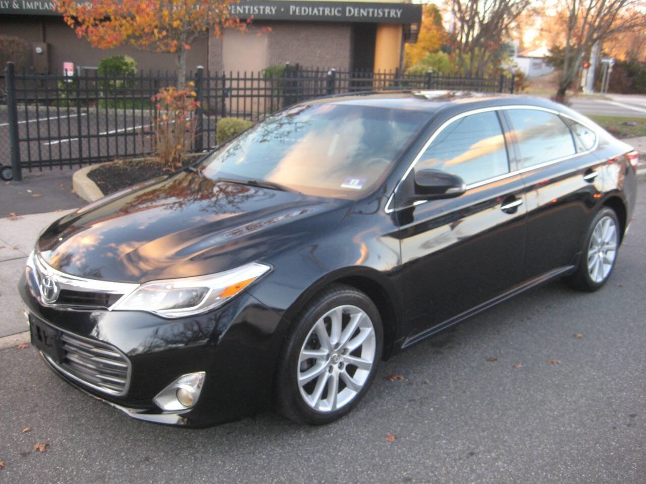 Used 2013 Toyota Avalon XLE Touring FWD image 1