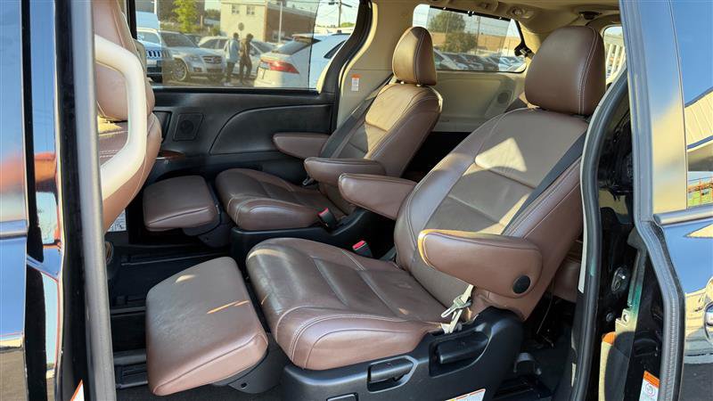 Used 2017 Toyota Sienna Limited Premium FWD image 44