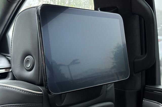 Used 2023 Cadillac Escalade Premium Luxury Platinum image 12