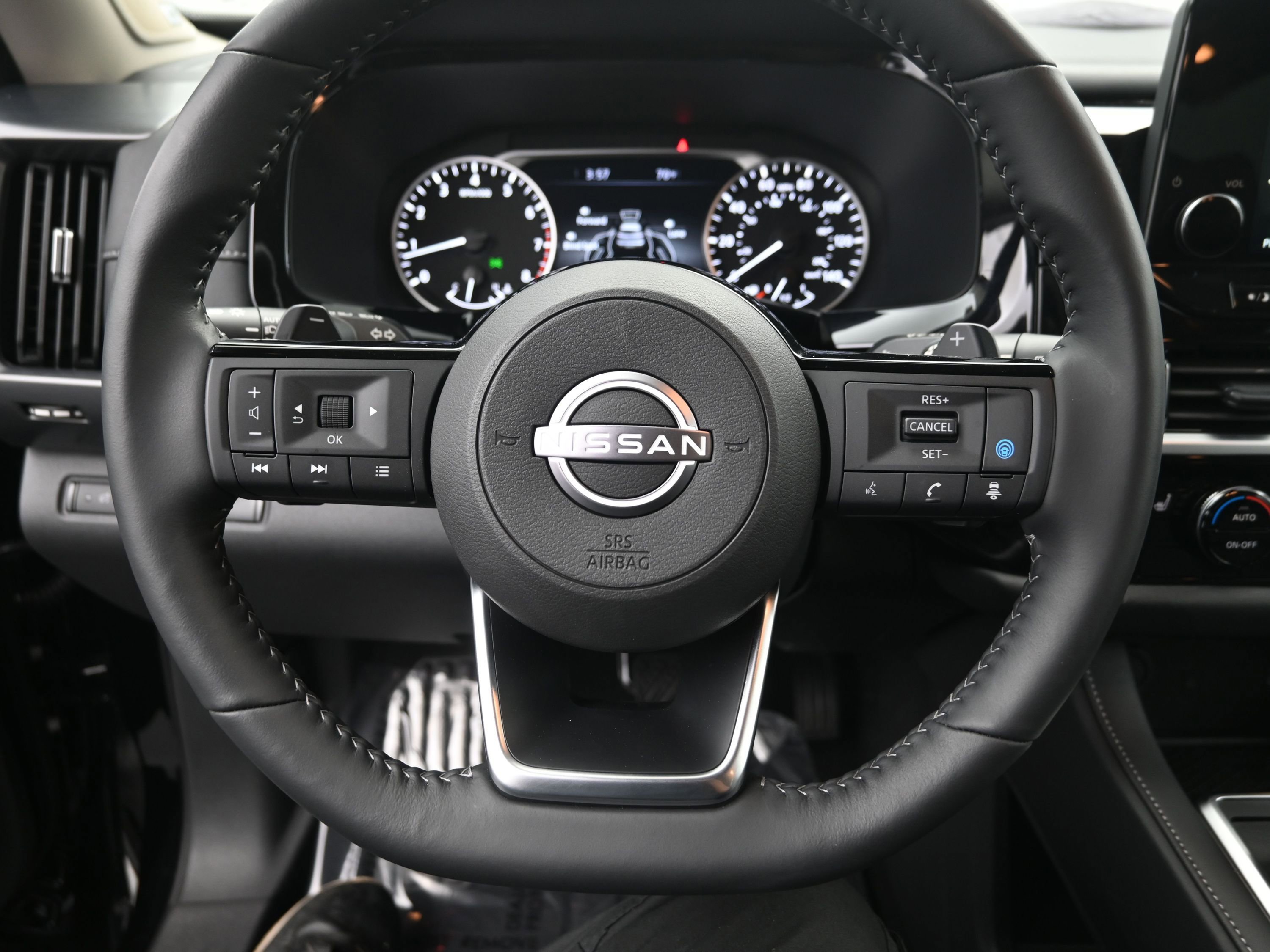 Used 2025 Nissan Pathfinder SL w/ SL Premium Package image 13