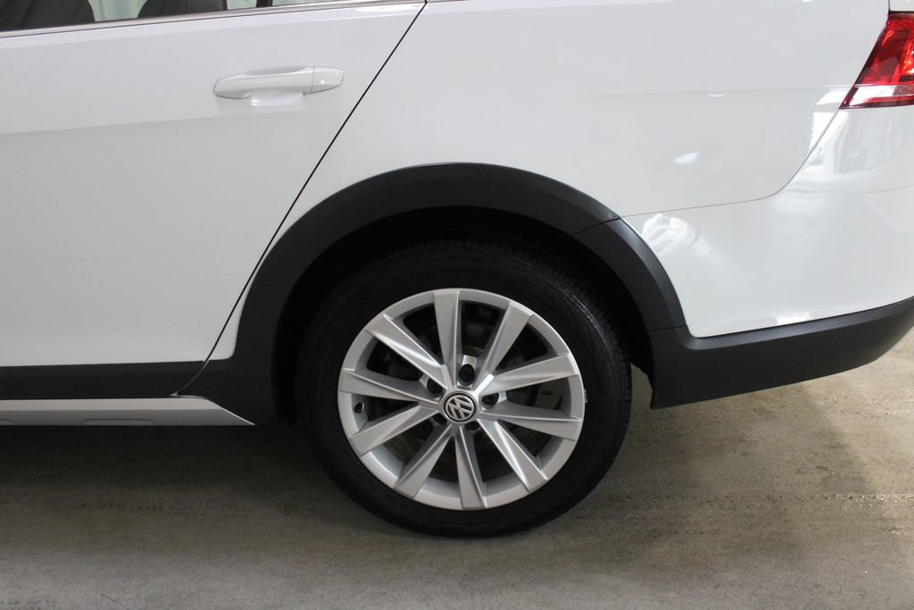 Used 2017 Volkswagen Golf Alltrack SE AWD/4WD image 28
