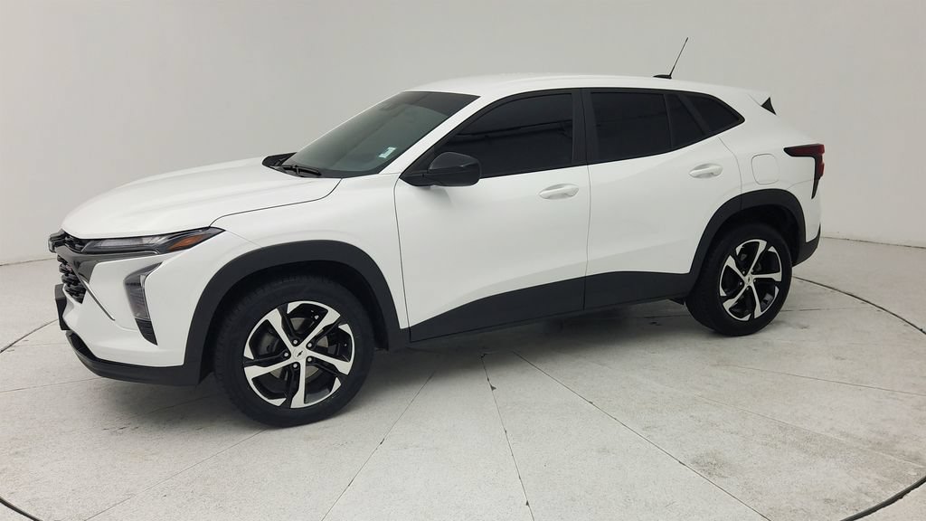 Certified 2024 Chevrolet Trax RS FWD image 3