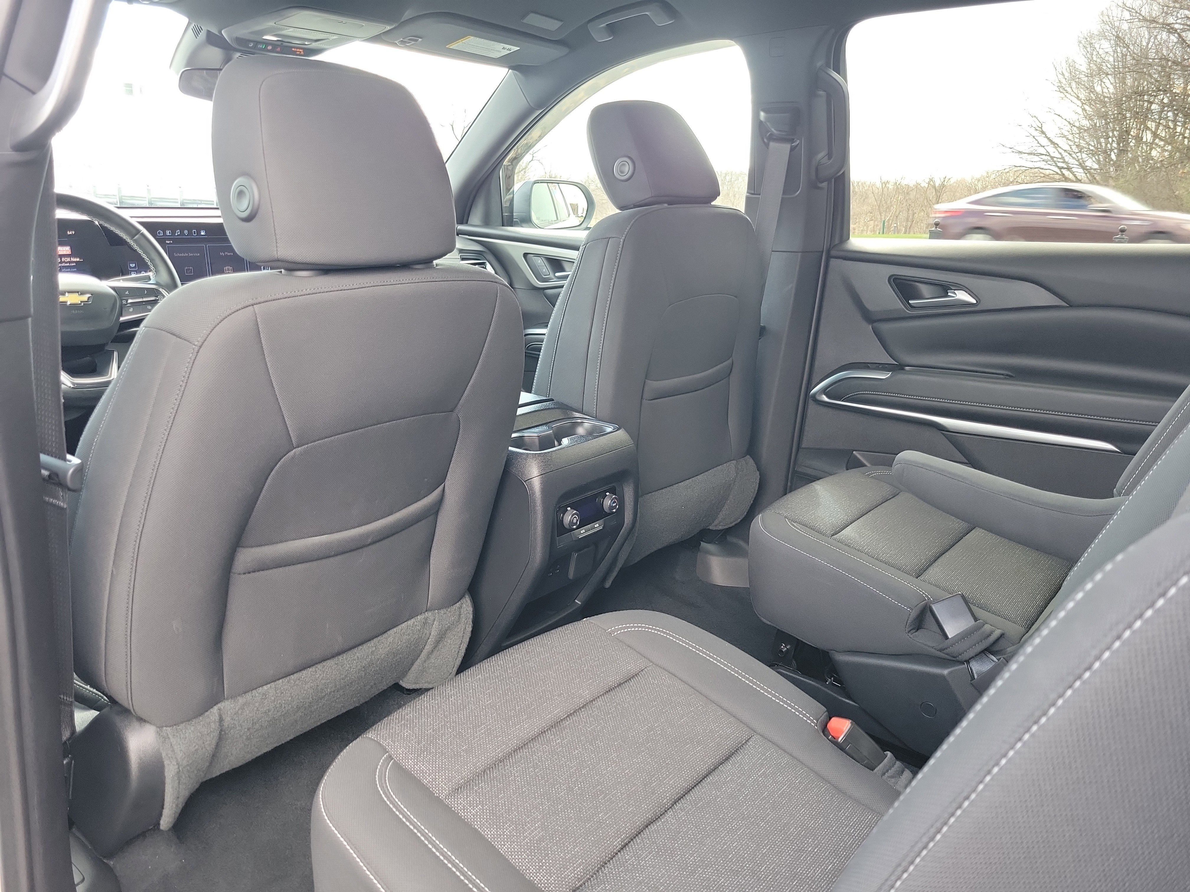 Used 2024 Chevrolet Traverse LT image 12