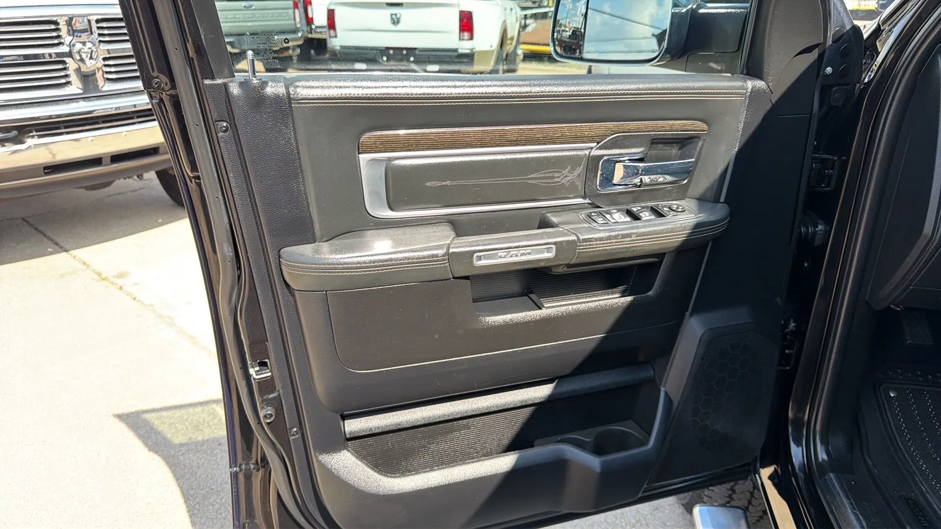 Used 2018 RAM 2500 Limited AWD/4WD image 9