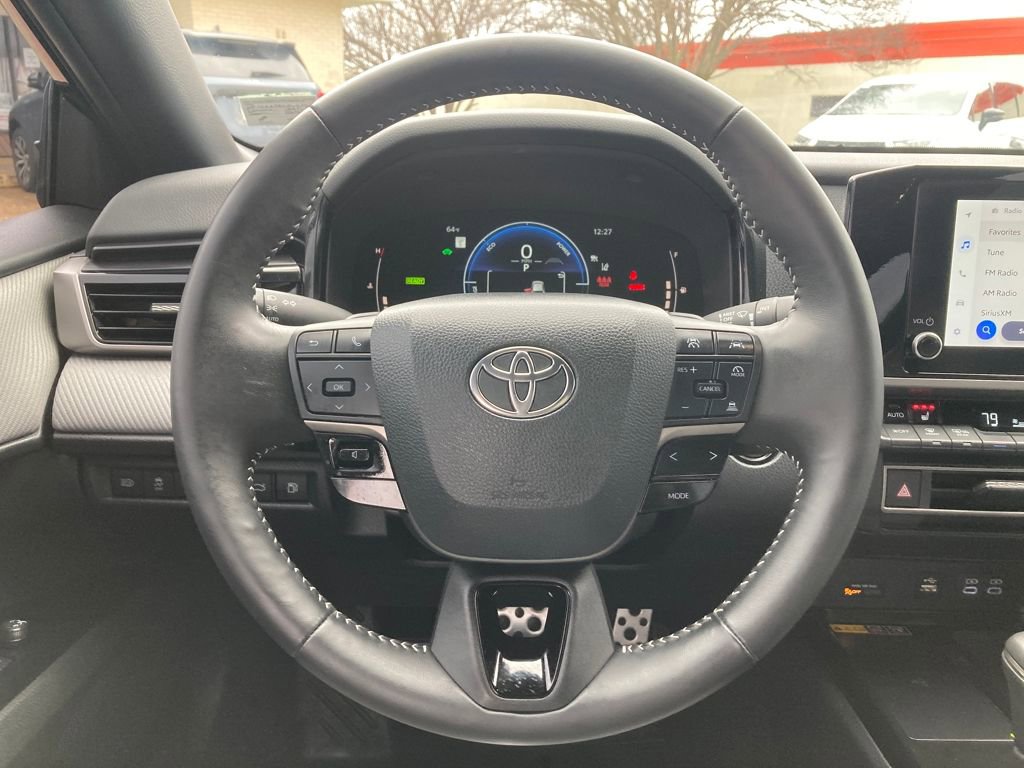 Used 2025 Toyota Camry SE image 14