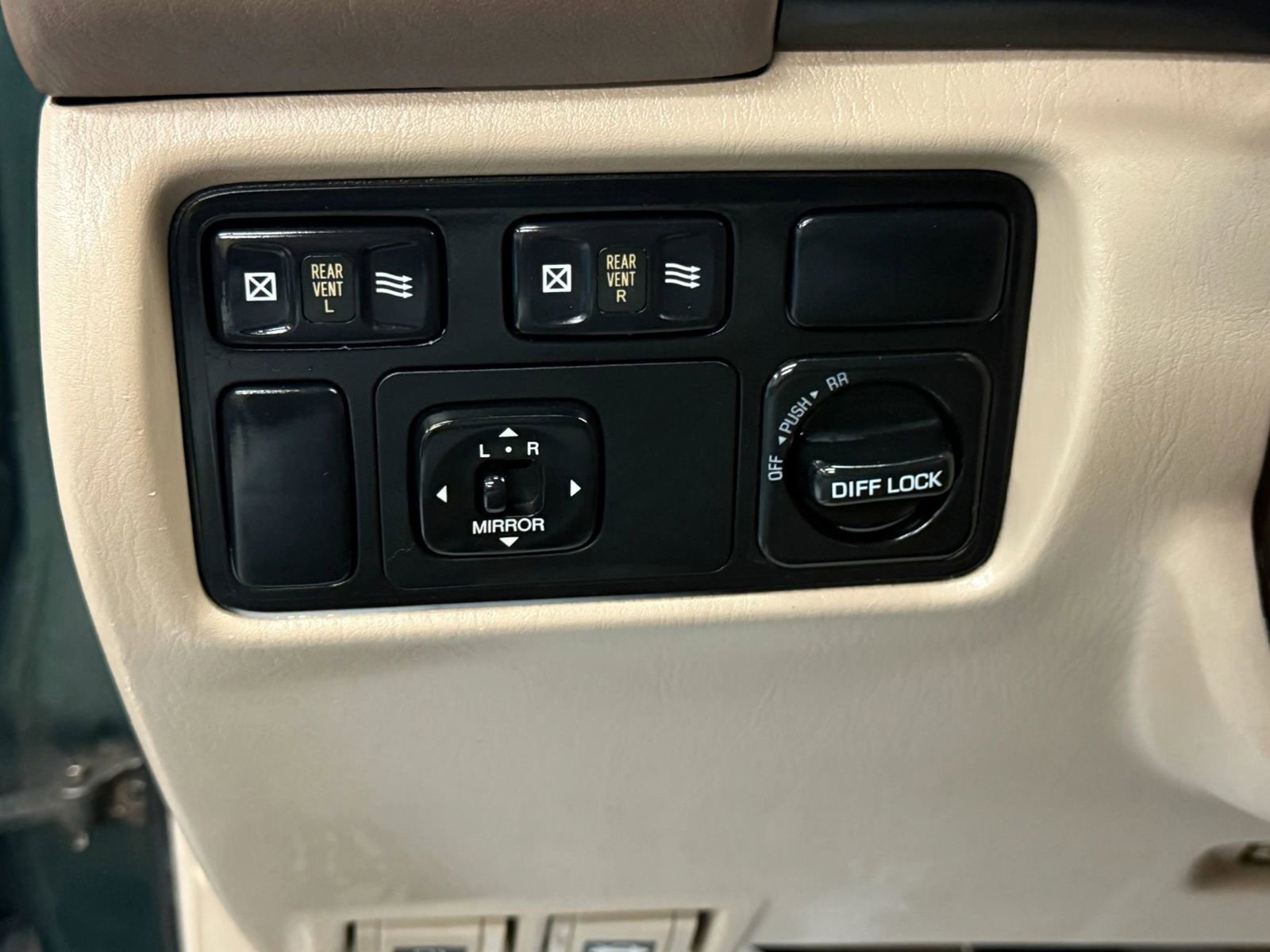 Used 1998 Toyota Land Cruiser image 29