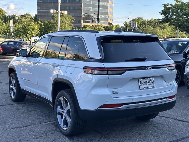 New 2026 Jeep Grand Cherokee Limited w/ Trailer Tow Package AWD/4WD image 4