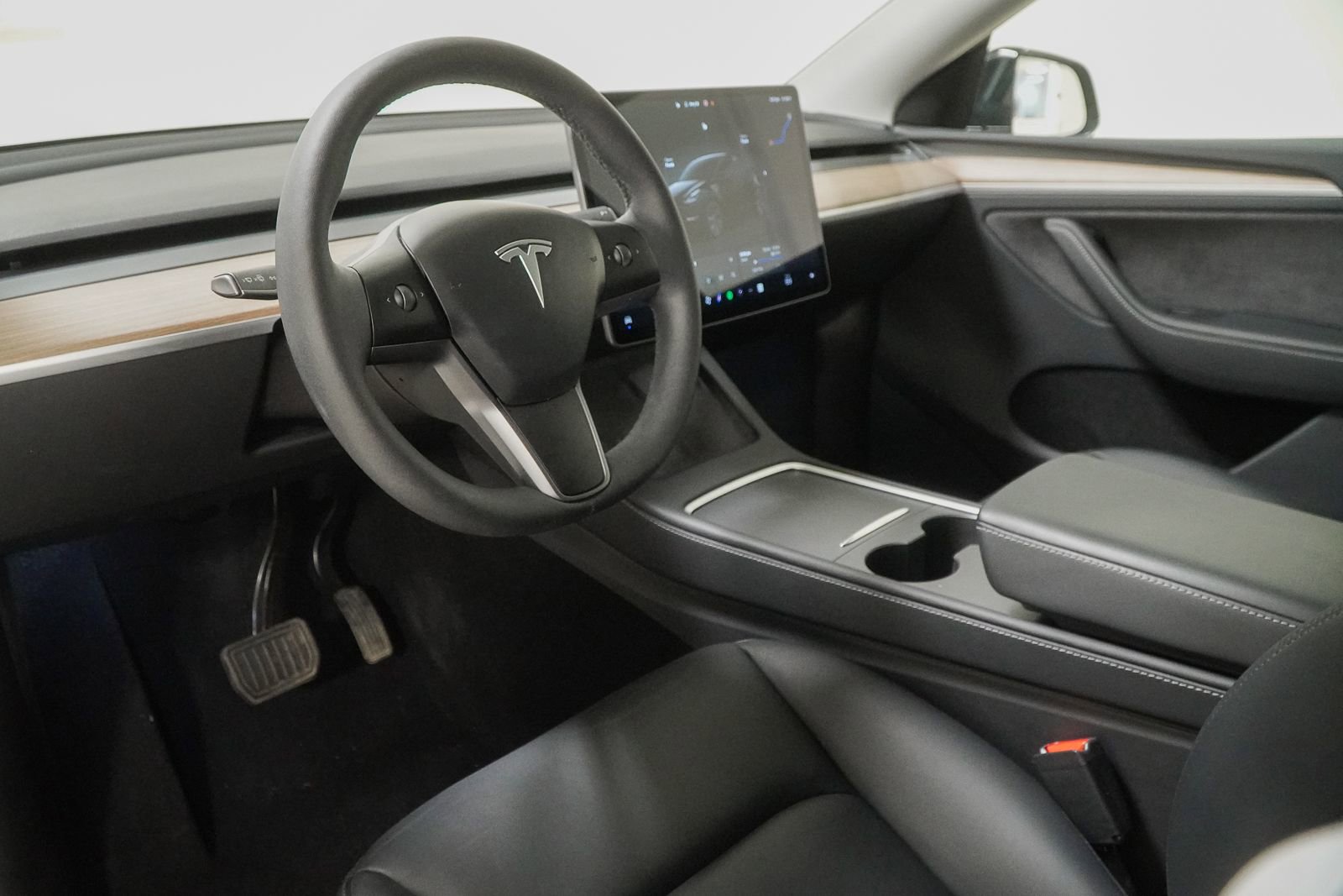 Used 2024 Tesla Model Y Long Range AWD/4WD image 25