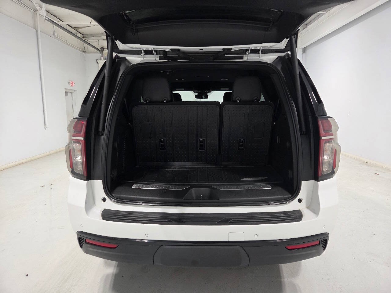 Used 2023 Chevrolet Tahoe RST AWD/4WD image 9