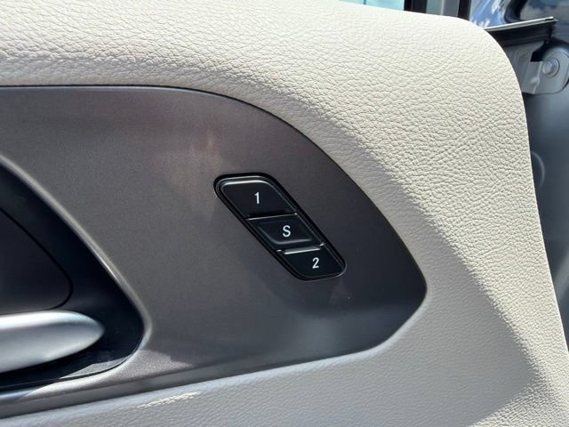 Used 2023 Chrysler Pacifica Touring-L FWD image 23