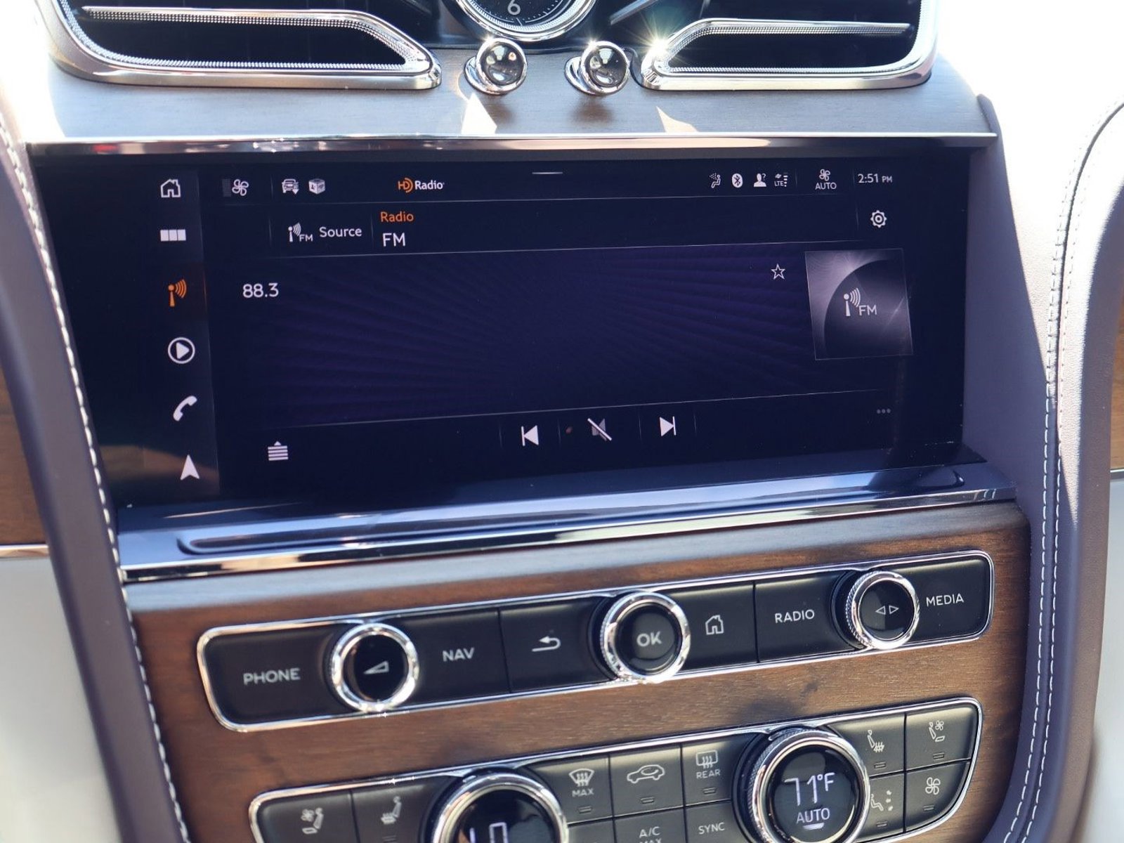 Certified 2023 Bentley Bentayga Extended Wheelbase image 17
