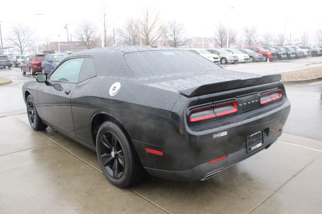 Used 2018 Dodge Challenger SXT image 5
