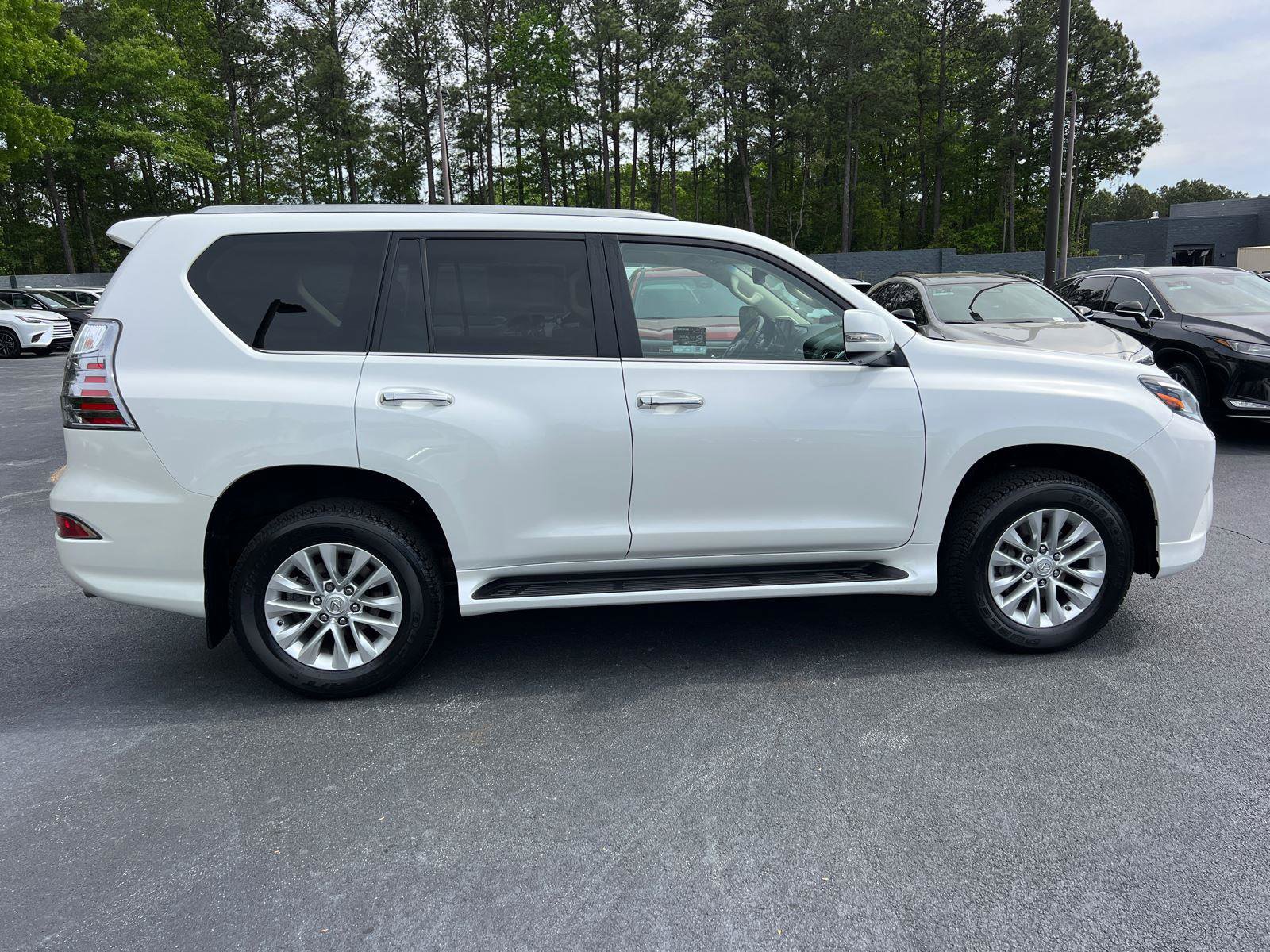 Certified 2022 Lexus GX 460 Premium w/ Premium Package AWD/4WD image 5
