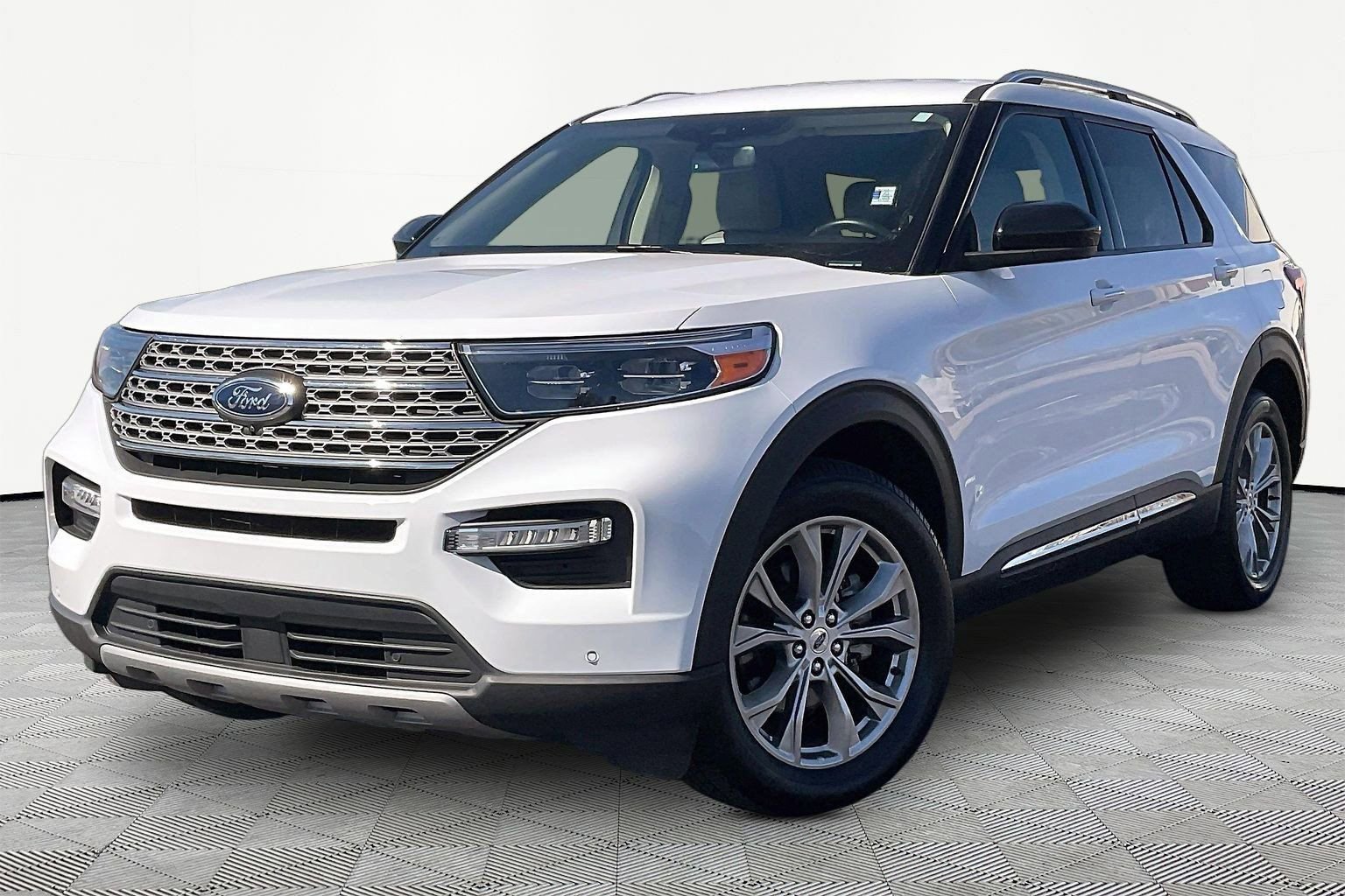 Certified 2023 Ford Explorer Limited image 2
