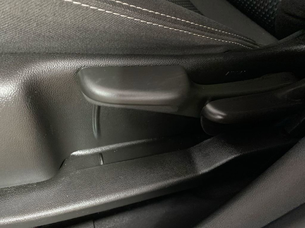 Used 2023 GMC Terrain SLE image 12