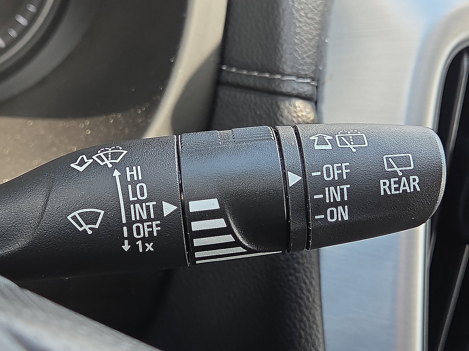 Used 2024 GMC Terrain SLE FWD image 29