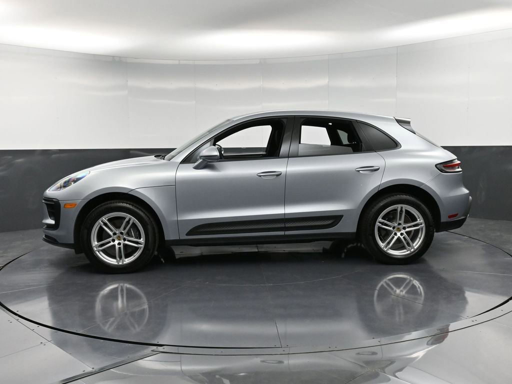 Certified 2025 Porsche Macan image 2