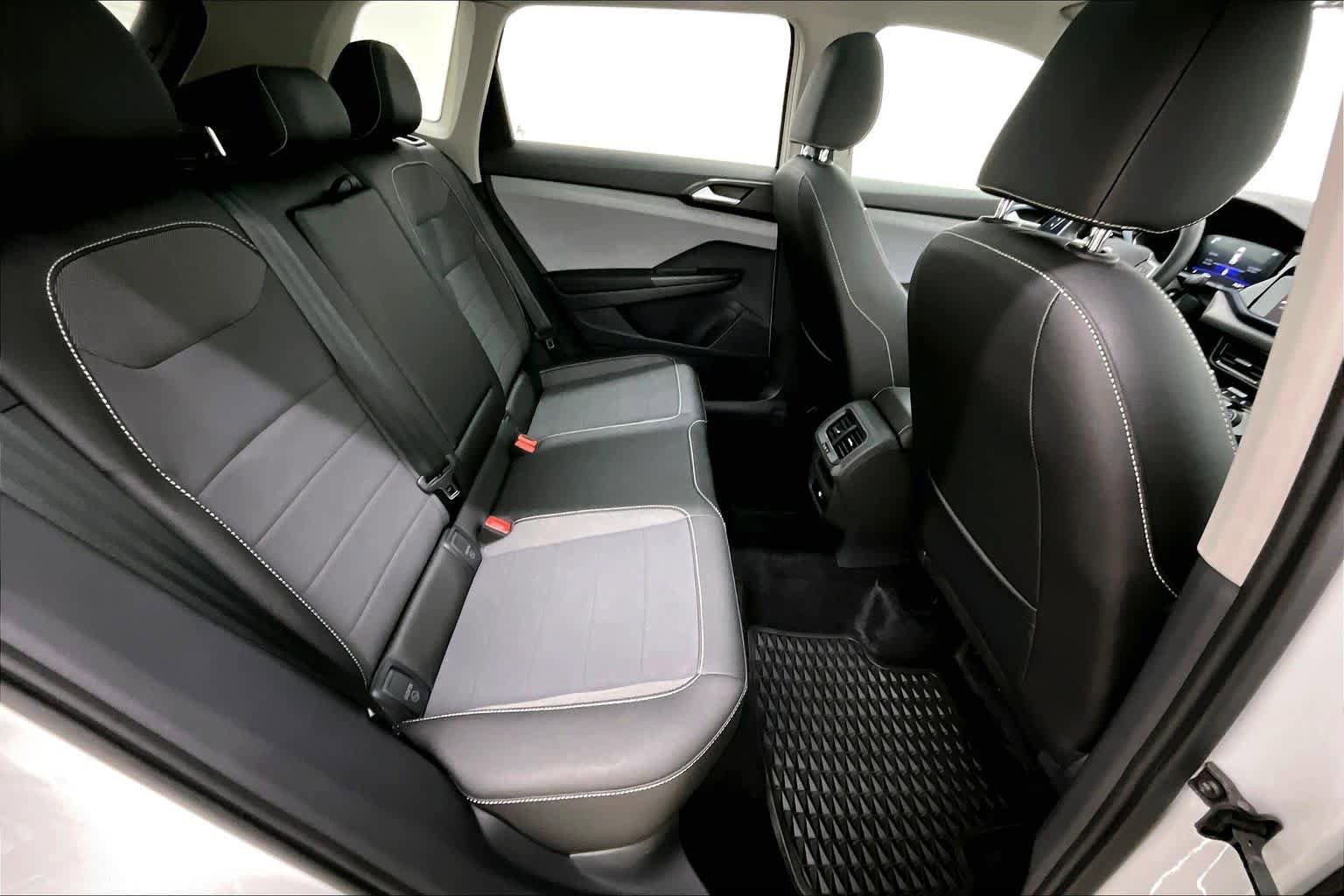 Used 2023 Volkswagen Taos SE w/ Panoramic Sunroof Package FWD image 20
