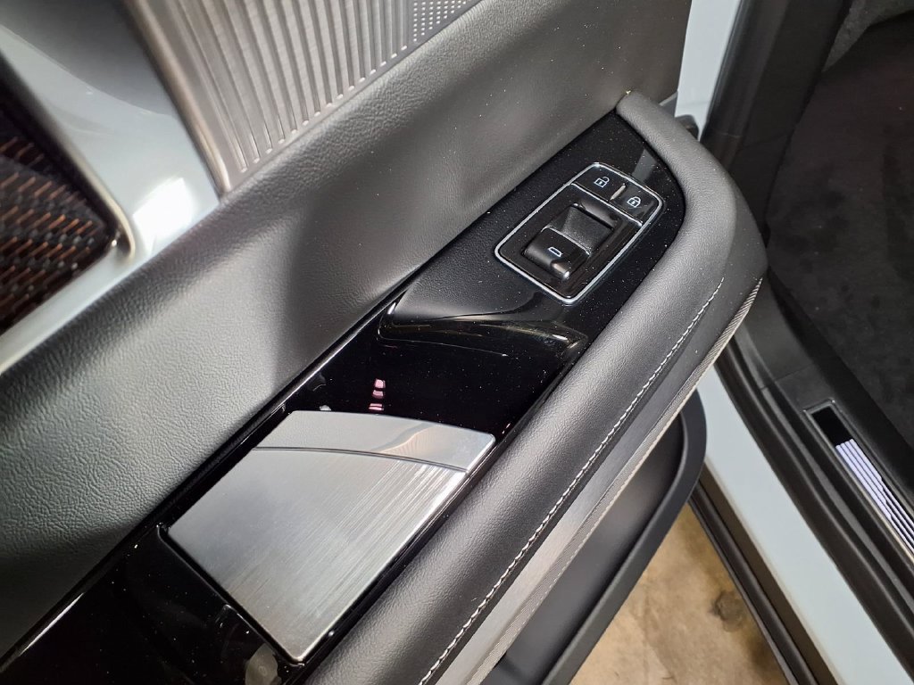 New 2027 Cadillac Vistiq Luxury AWD/4WD image 10