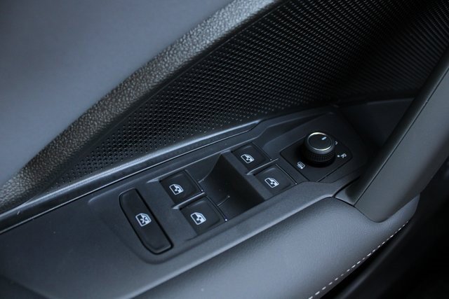 New 2025 Volkswagen Tiguan SE R-Line image 19