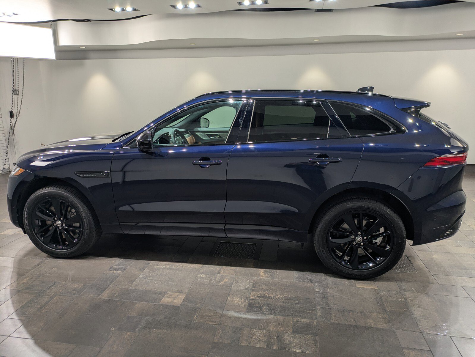 New 2026 Jaguar F-PACE R-Dynamic S image 3