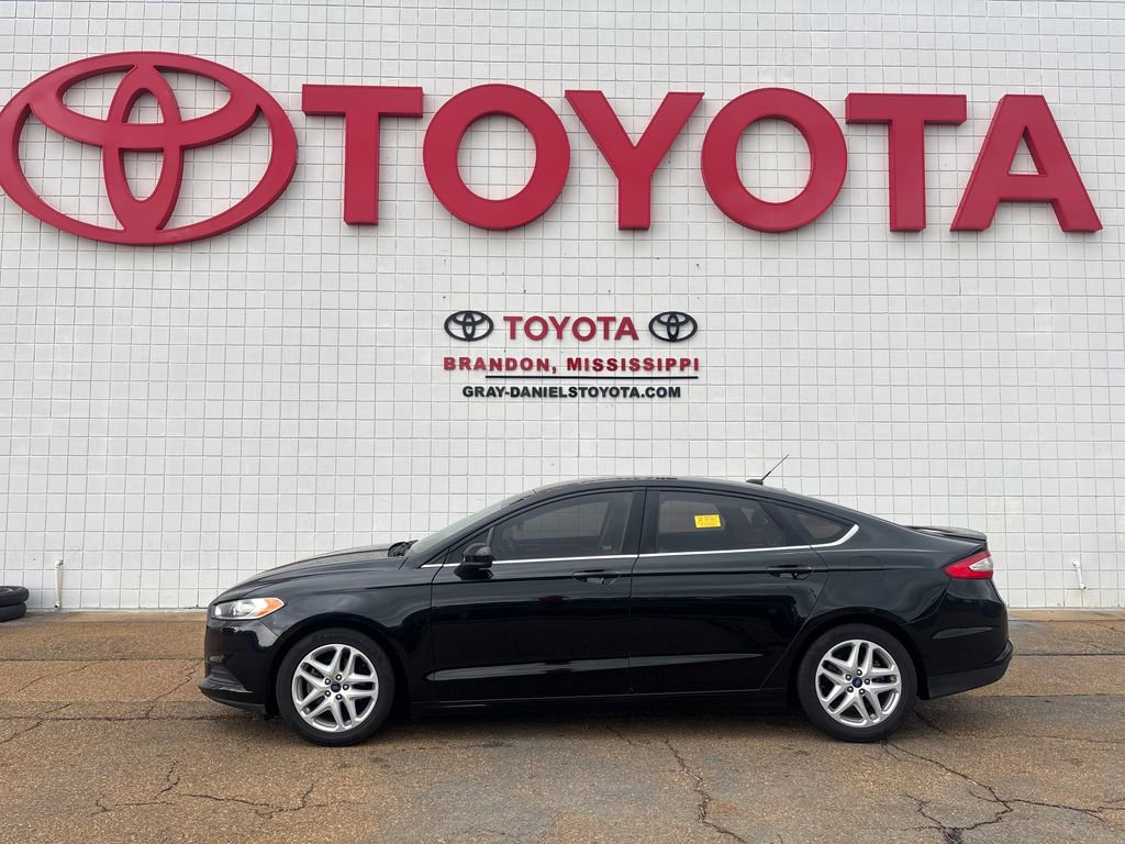 Used 2015 Ford Fusion SE FWD image 5